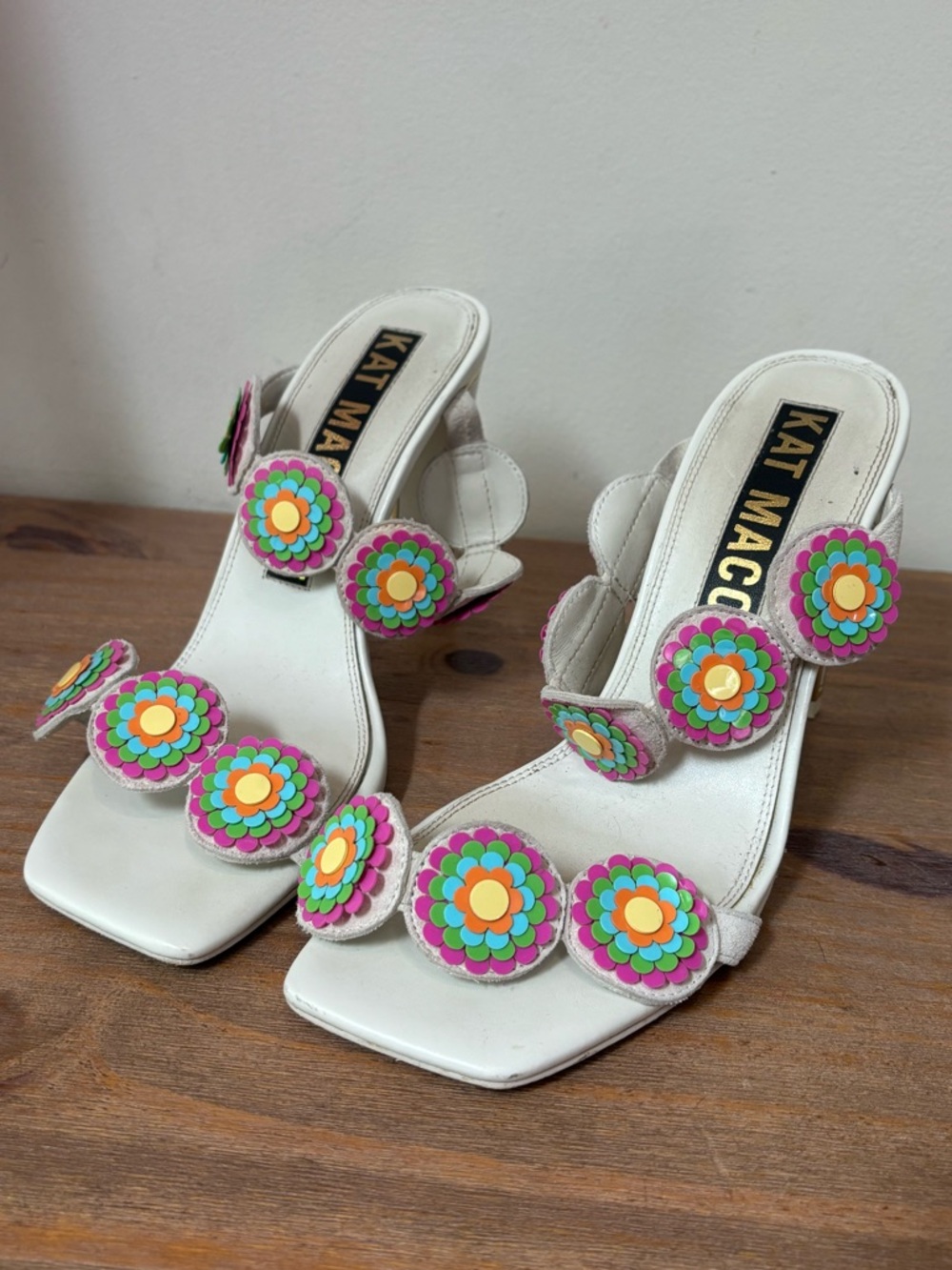 Kat Maconie Iza white with leather flowers sandals 9 $358 - Picture 2 of 9